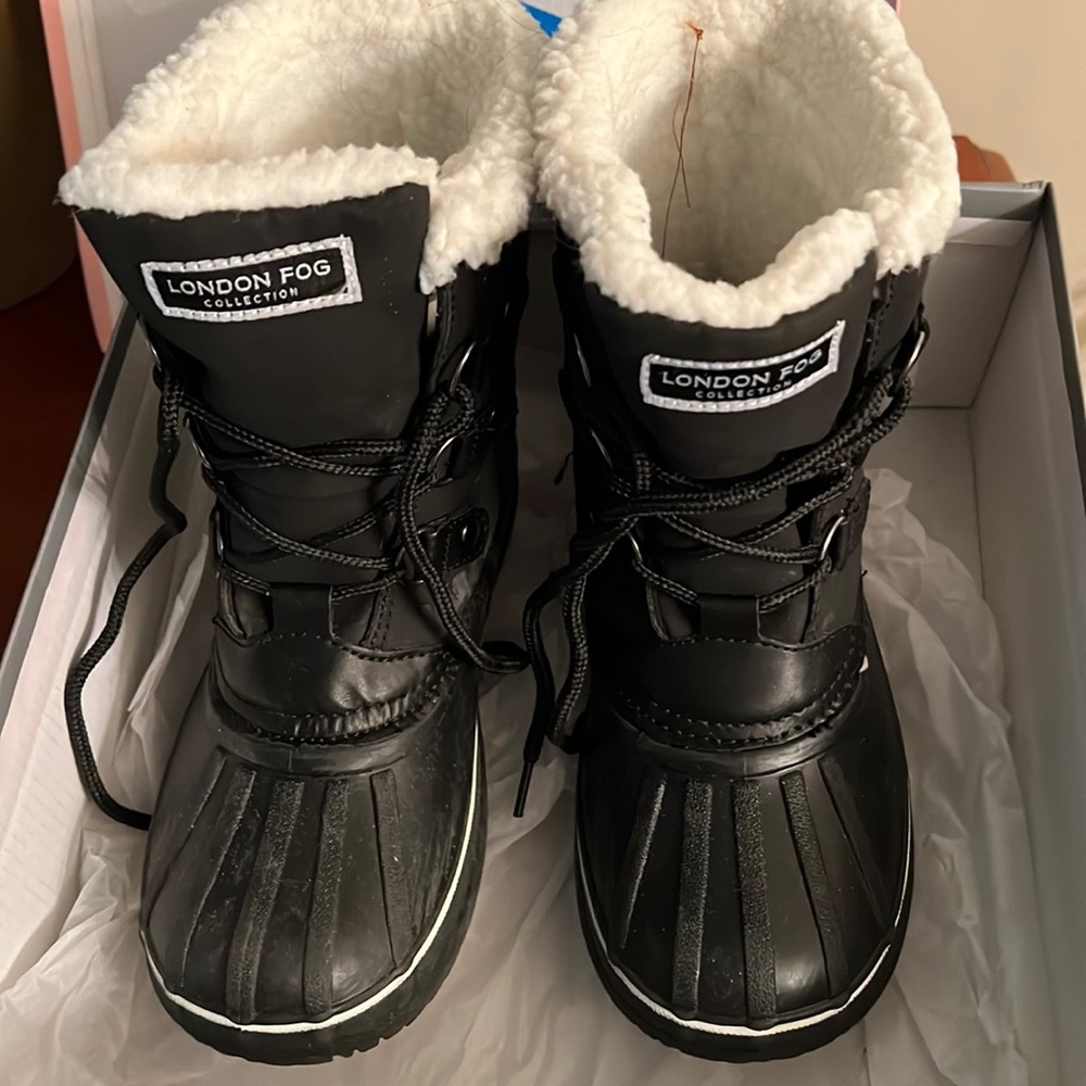 London Fog girl boots